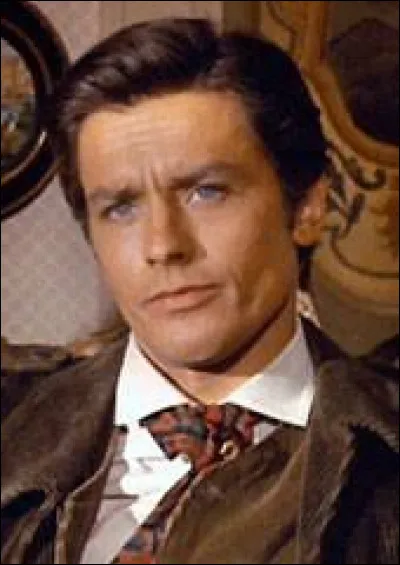 Alain Delon est n&eacute; le 8 novembre 1935.