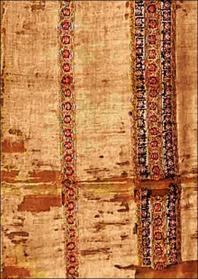 Des savants du XXe s'y pench&egrave;rent sans h&acirc;te : Trouv&egrave;rent parmi les fils rien moins qu'une [phrase sacr&eacute;e]En conclurent, ma foi - une derni&egrave;re rasade ?Qu'il venait du pays de [h&eacute;ro&iuml;ne de contes]