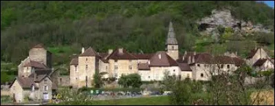 Dans quel d&eacute;partement se trouve le village de Baume-les-Messieurs, class&eacute; parmi les Plus Beaux Villages de France ?