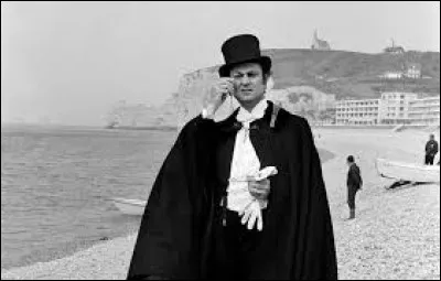 Quel est le titre du roman de Maurice Leblanc qui retrace une aventure d'Ars&egrave;ne Lupin se d&eacute;roulant &agrave; &Eacute;tretat ?