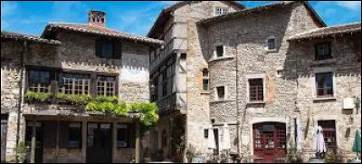 Dans quelle r&eacute;gion se situe le village de P&eacute;rouges ?
