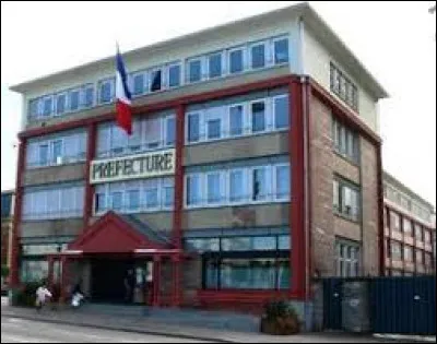 Caen, Cahors et Créteil sont des préfectures de département comprenant le chiffre 4.