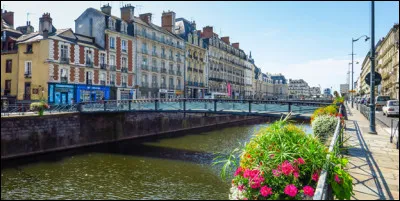 Où est située la ville de Rennes ?