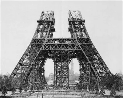 En quelle année la construction de la Tour Eiffel a-t-elle commencée ?