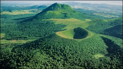 En Auvergne, nous pouvons observer de nombreux volcans. Aujourd'hui certains volcans sont-ils encore actifs ?