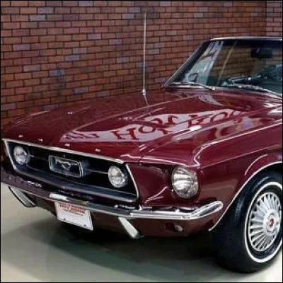 Quel est le premier nom que le capitaine donne à sa voiture ?