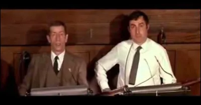 Quels acteurs jouent les musiciens bavards dans "La Grande Vadrouille" ?