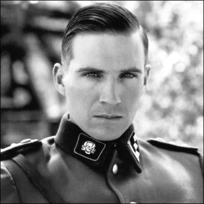 Dans quel film Ralph Fiennes joue-t-il ce vilain ?