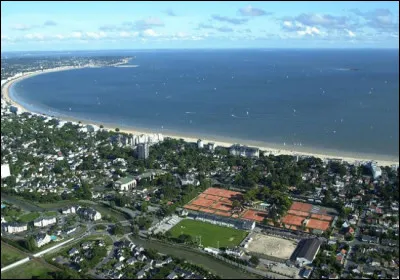 La ville de La Baule fait partie du département de la Vendée :