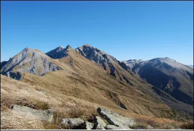 Quel mont domine le Massif Central ?