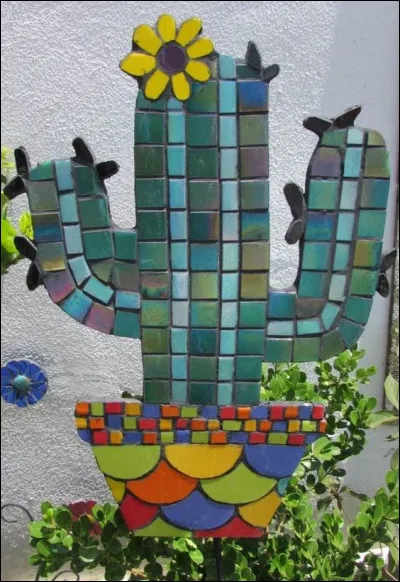 Au Mexique, en quoi consiste la fête traditionnelle appelée qinceañera", lors de laquelle les tenues princières et frous-frous sont de circonstance ?