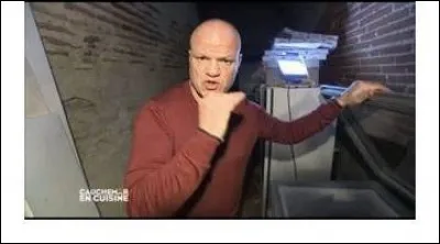 Toujours dans l'épisode à Moissac avec le restaurant qui a comme nom "L'Ovalie", qu'a découvert le chef dans la cour pour la première fois de sa vie ?