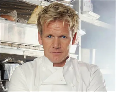 Comment s'appelle le chef étoilé qui fait "Cauchemar en cuisine" en version américaine et britannique ?