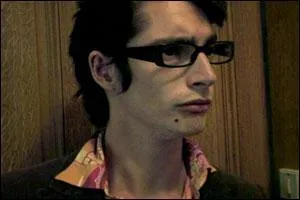 L' aeul du visiteur du futur doit se rendre  :