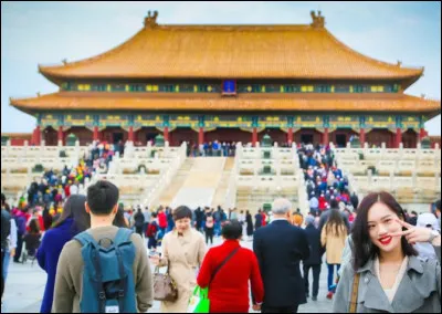 Il y a la couleur orange dans le drapeau de la Chine.