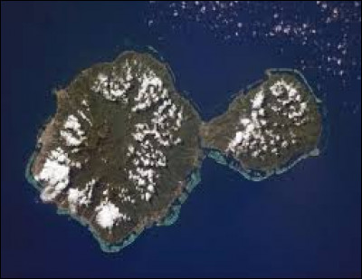 Samuel Wallis - Wallis-et-Futuna est composé de 3 îles : les îles Futuna (3 225 habitants), l'île d'Alofi au sud (1 habitant) et l'île de Wallis (8 333 habitants, qui comporte le chef-lieu de Wallis-et-Futuna, Mata Utu). La question est très simple : à quel pays appartient Wallis-et-Futuna ?