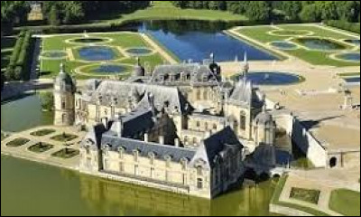 Où se situe le château de Chantilly ?