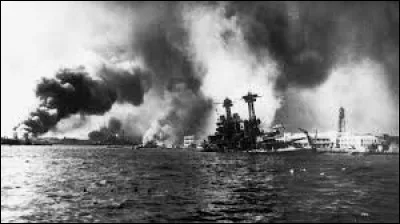 En quelle année la base militaire américaine de Pearl Harbor a-t-elle été attaquée ?