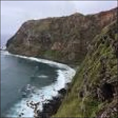 À quel pays appartient l'île Pitcairn ?