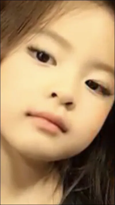 Cette fille est appelée la fille de...