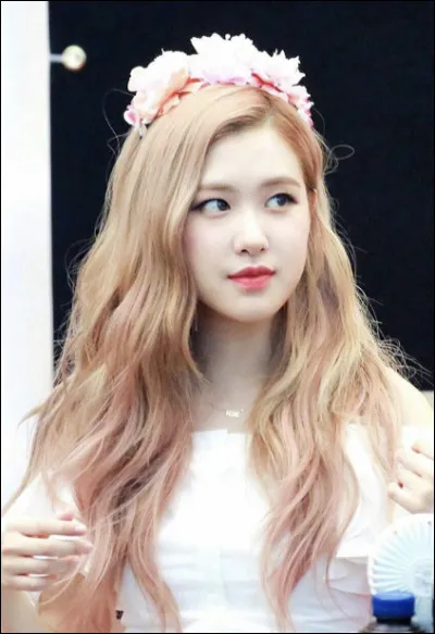 Rosé a été trainée pendant combien de temps ?