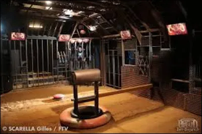 Qui affronte-t-on dans la cage ?