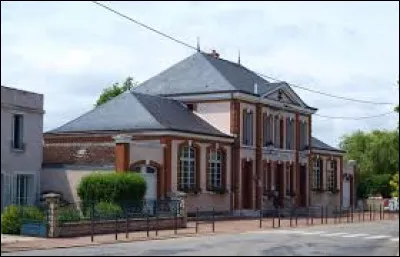 Village du Centre-Val-de-Loire, dans la région agricole du Gâtinais pauvre, Girolles se situe dans le département ...