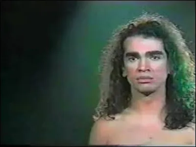 Edson Cordeiro a une voix qui pourrait être comparée à celle de cet artiste disparus prématurément [qui donc ?] : tous deux excellent dans ce "Cold Genius" d'Henri Purcell.