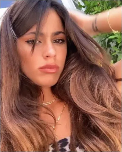 Quelles langues parle Tini ?