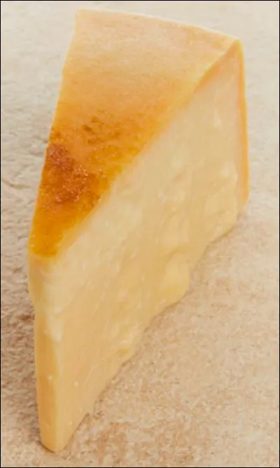 Quel est ce fromage ? Indice : il est italien et on en met dans les pâtes en forme de poudre.