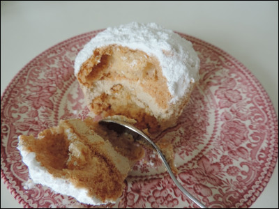 Une crème au pralin à l'intérieur d'une meringue aux amandes !Quelle est cette spécialité de Charleville-Mézières, dans les Ardennes, appréciée des Carolomacériens ?