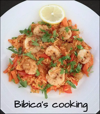 Quel terme définit l'action de remuer une crème avec une spatule de bois pendant qu'elle tiédit ?