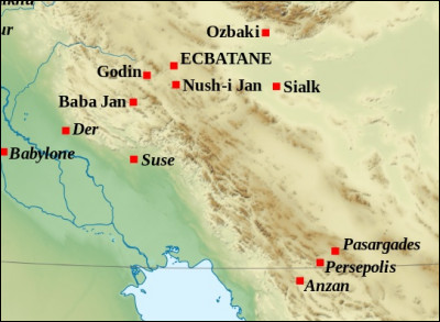 Après le peuplement du plateau iranien au Xème siècle par les Mèdes et les Perses, le premier royaume fut fondé à Ecbatane en -750. Les dirigeants appartenaient à quel groupe ?