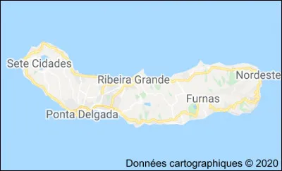 L'île la plus peuplée des Açores est São Miguel. Combien y a-t-il d'habitants environ ?