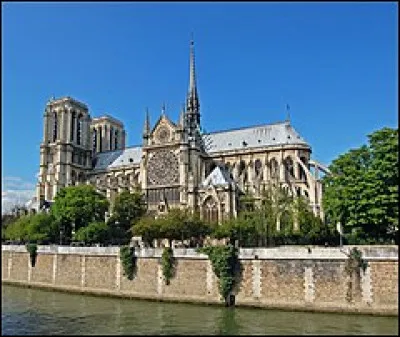 Quand la cathédrale Notre-Dame de Paris a-t-elle été construite ?