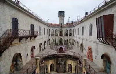 Quel duo d'animateurs de Fort Boyard a duré le plus longtemps ?