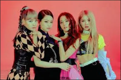 Avec qui ont-elles sorti la chanson ''Sour Candy" ?