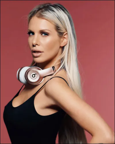 Quel est l'âge d'Adixia ?