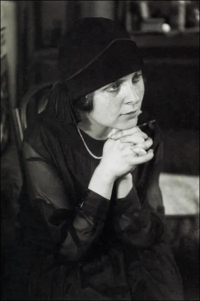 Le petit poème de huit vers sur deux rimes, dont les deux premiers vers sont répétés en finale, et le tout premier en quatrième position est un...