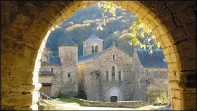 Commune d'Occitanie, dans l'arrondissement de Millau, Comps-la-Grand-Ville se situe dans le département ...