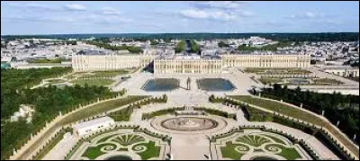 De quels rois le château de Versailles fut-il la résidence ?