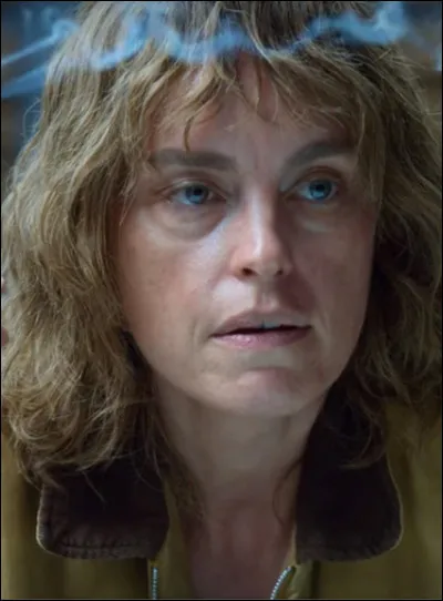 Pourquoi le personnage de Nina Hoss est-elle dans la salle d'interrogatoire ?