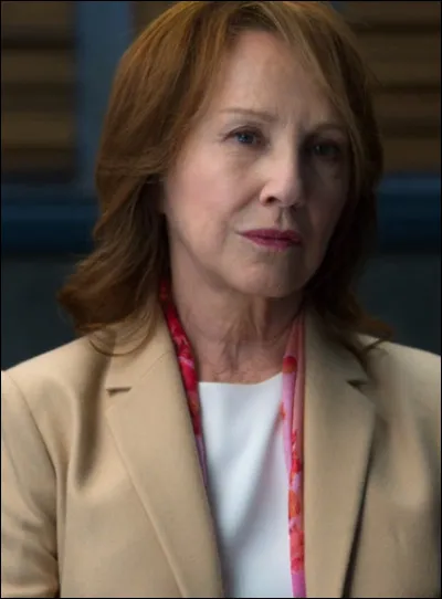 De quoi est suspecté le personnage de Nathalie Baye ?