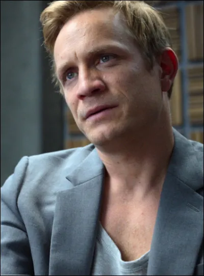 De quoi est suspecté le personnage de Jérémie Renier ?