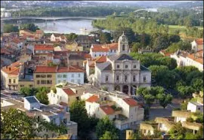 Laquelle de ces villes se situe dans la métropole de Lyon ?