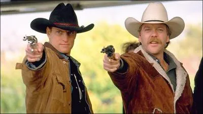 Il joue un cowboy aux cts de Woody Harrelson dans :