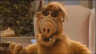 Combien y a-t-il eu d'épisodes dans la série télévisée "Alf" ?
