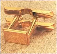 Le propitatoire, couvercle de l'arche, tait surmont de deux chrubins. D'o se manifestait Dieu quand il voulait parler au souverain sacrificateur ?