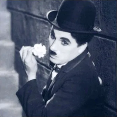 Dans quel film Charlie Chaplin joue-t-il ce héros ?