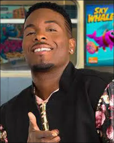 Quel chanteur travaille avec les Game Shakers ?